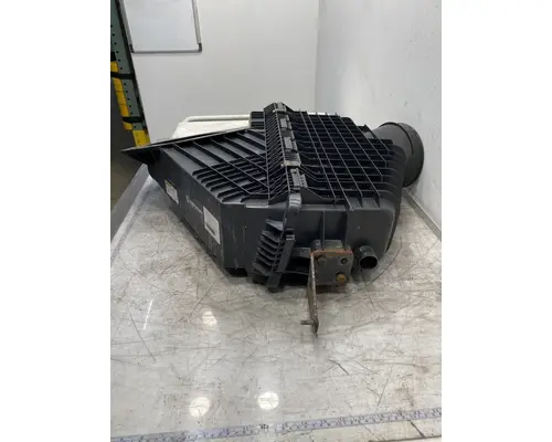 FREIGHTLINER Cascadia 126 Air Cleaner