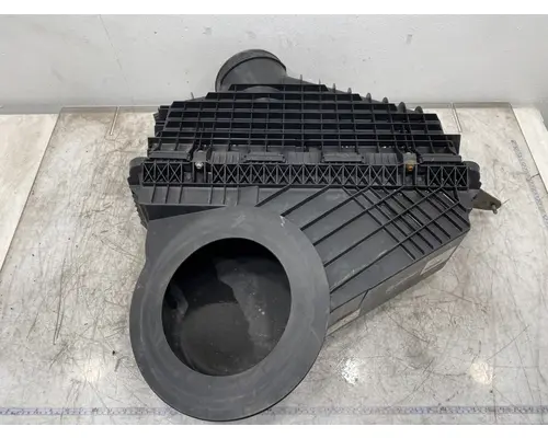 FREIGHTLINER Cascadia 126 Air Cleaner