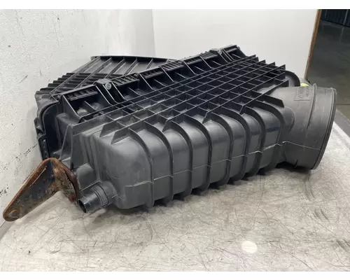 FREIGHTLINER Cascadia 126 Air Cleaner