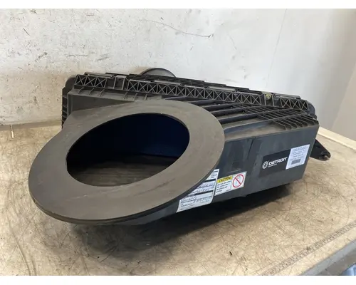 FREIGHTLINER Cascadia 126 Air Cleaner