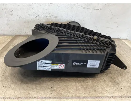 FREIGHTLINER Cascadia 126 Air Cleaner
