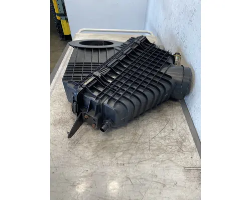 FREIGHTLINER Cascadia 126 Air Cleaner