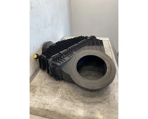 FREIGHTLINER Cascadia 126 Air Cleaner