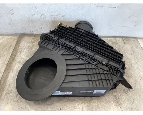 FREIGHTLINER Cascadia 126 Air Cleaner