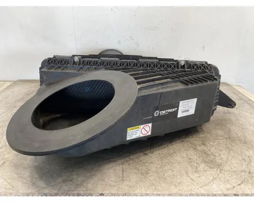 FREIGHTLINER Cascadia 126 Air Cleaner