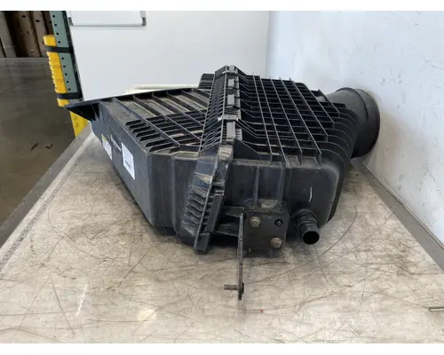 FREIGHTLINER Cascadia 126 Air Cleaner