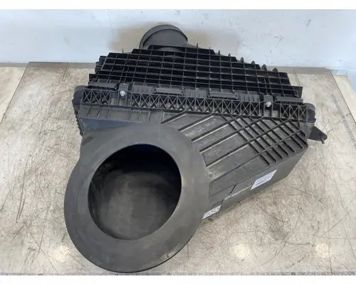 FREIGHTLINER Cascadia 126 Air Cleaner