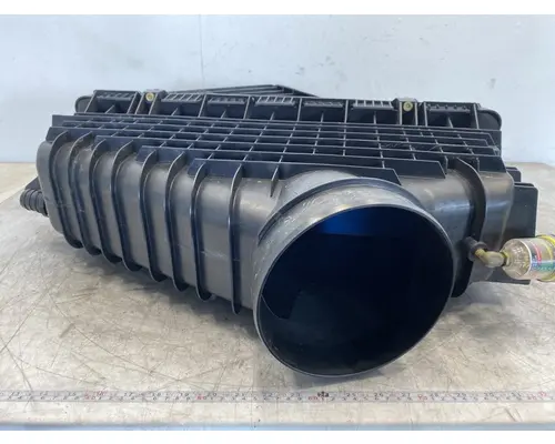 FREIGHTLINER Cascadia 126 Air Cleaner