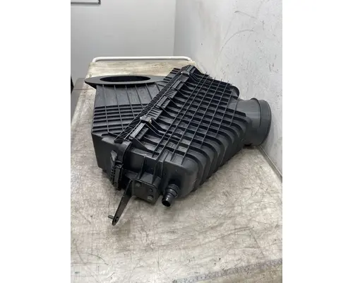 FREIGHTLINER Cascadia 126 Air Cleaner