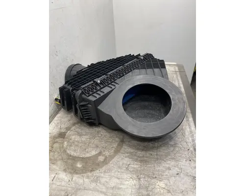 FREIGHTLINER Cascadia 126 Air Cleaner
