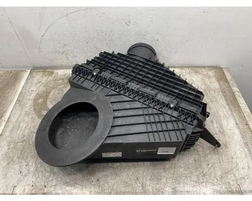 FREIGHTLINER Cascadia 126 Air Cleaner