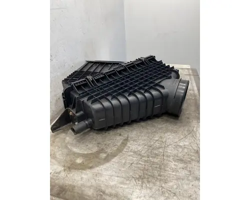 FREIGHTLINER Cascadia 126 Air Cleaner