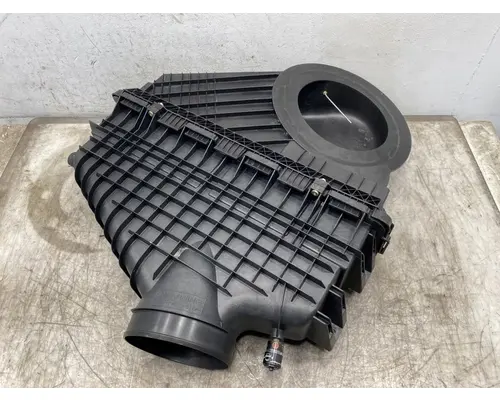 FREIGHTLINER Cascadia 126 Air Cleaner
