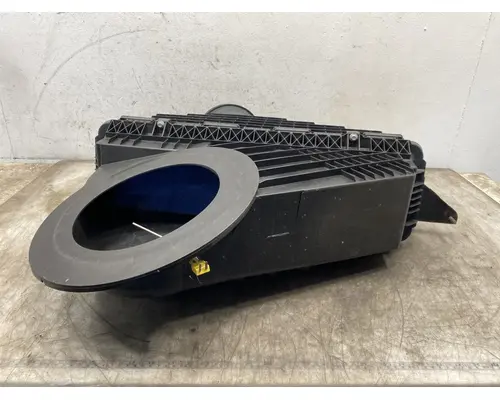FREIGHTLINER Cascadia 126 Air Cleaner