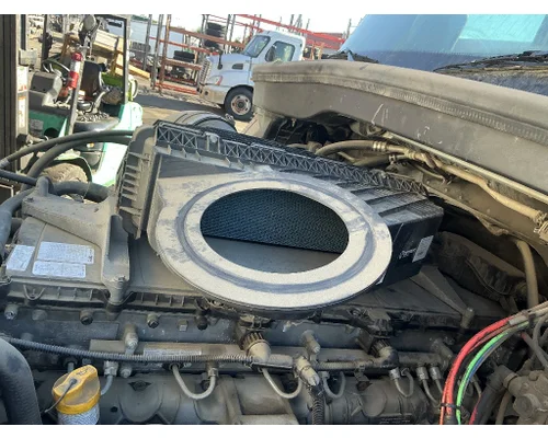 FREIGHTLINER Cascadia 126 Air Cleaner