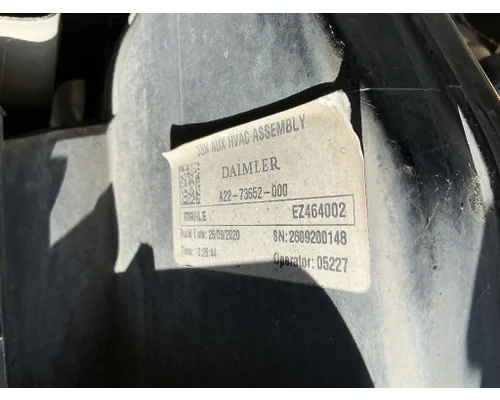 FREIGHTLINER Cascadia 126 Air Cleaner