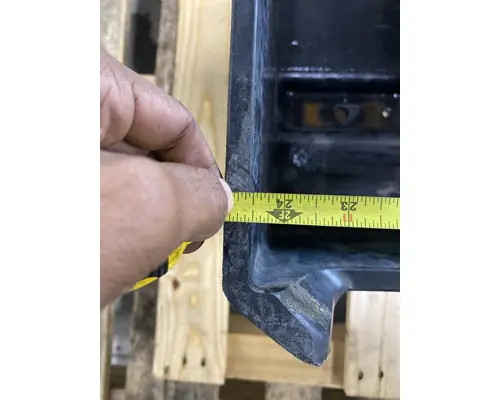 FREIGHTLINER Cascadia 126 Battery Box