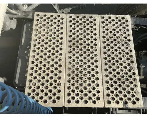 FREIGHTLINER Cascadia 126 Battery Boxes