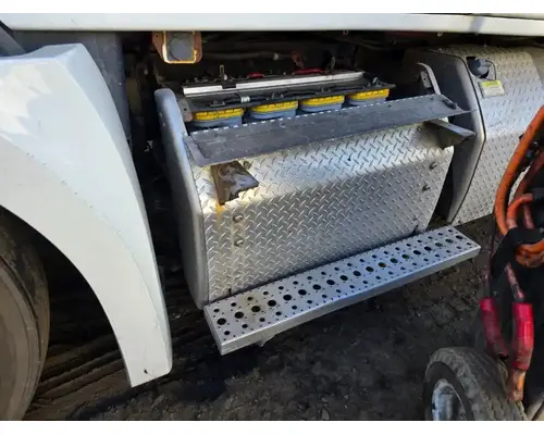FREIGHTLINER Cascadia 126 Battery Boxes
