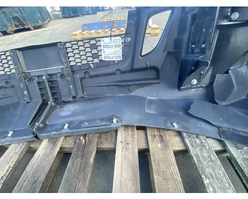 FREIGHTLINER Cascadia 126 Bumper Assembly, Front