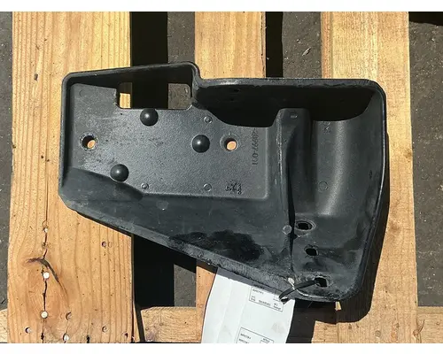 FREIGHTLINER Cascadia 126 Bumper Bracket, Front