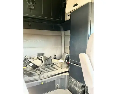 FREIGHTLINER Cascadia 126 Cab Assembly