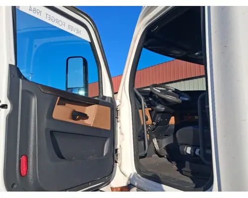 FREIGHTLINER Cascadia 126 Cab Assembly