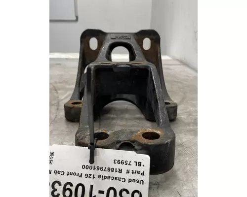 FREIGHTLINER Cascadia 126 Cab Mount