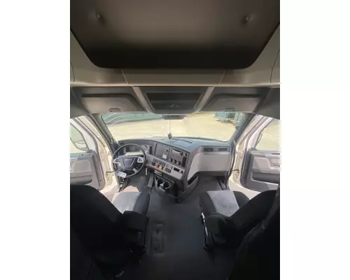 FREIGHTLINER Cascadia 126 Cab