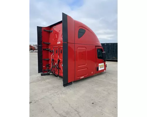FREIGHTLINER Cascadia 126 Cab