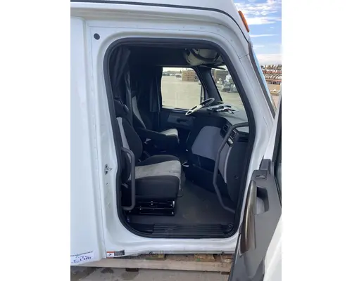 FREIGHTLINER Cascadia 126 Cab