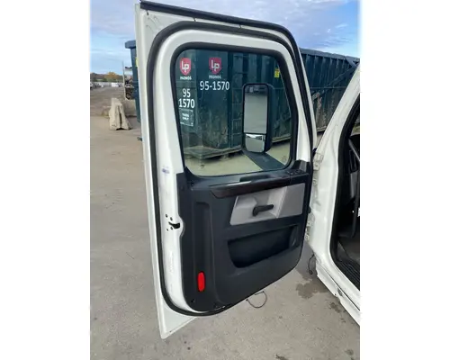 FREIGHTLINER Cascadia 126 Cab