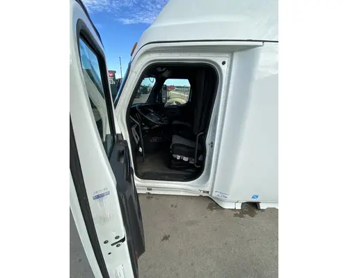 FREIGHTLINER Cascadia 126 Cab