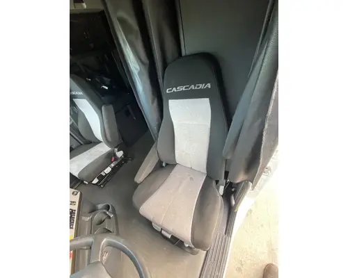FREIGHTLINER Cascadia 126 Cab