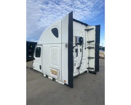 FREIGHTLINER Cascadia 126 Cab