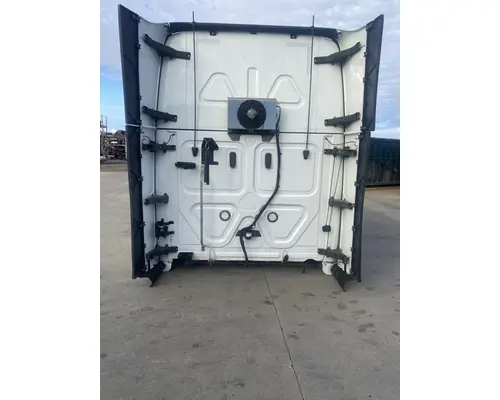 FREIGHTLINER Cascadia 126 Cab