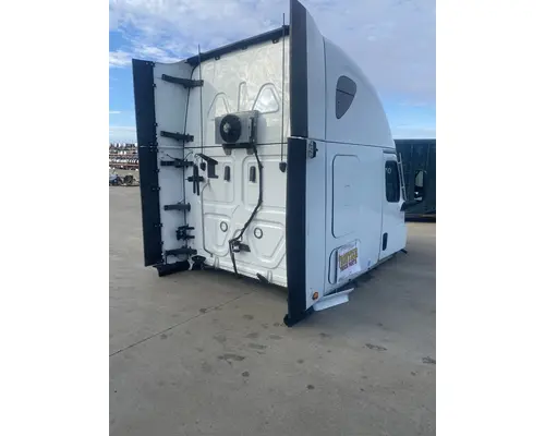 FREIGHTLINER Cascadia 126 Cab