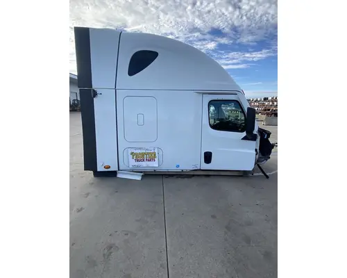 FREIGHTLINER Cascadia 126 Cab