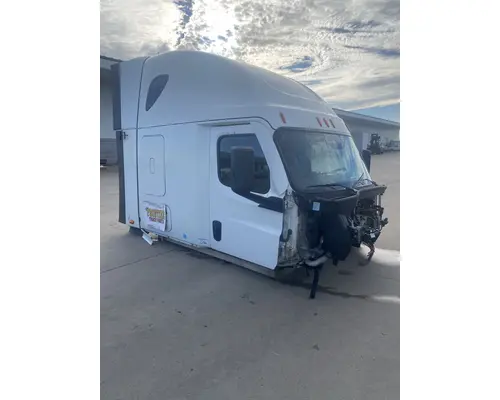 FREIGHTLINER Cascadia 126 Cab
