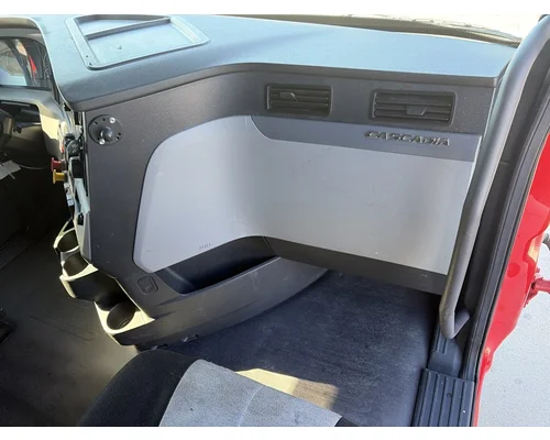 FREIGHTLINER Cascadia 126 Cab
