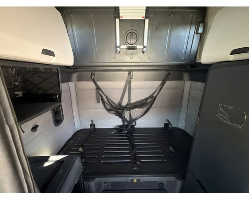 FREIGHTLINER Cascadia 126 Cab