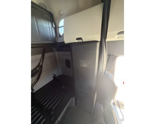 FREIGHTLINER Cascadia 126 Cab