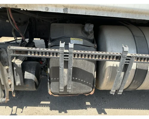 FREIGHTLINER Cascadia 126 DEF Tank