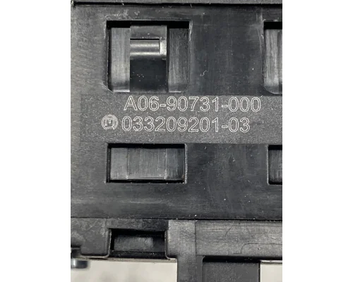 FREIGHTLINER Cascadia 126 Dash  Console Switch