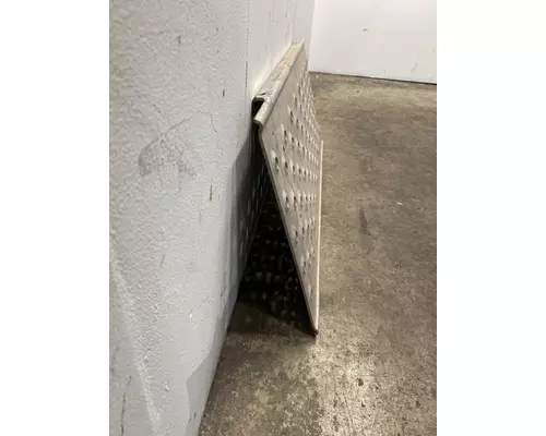 FREIGHTLINER Cascadia 126 Deck Plate