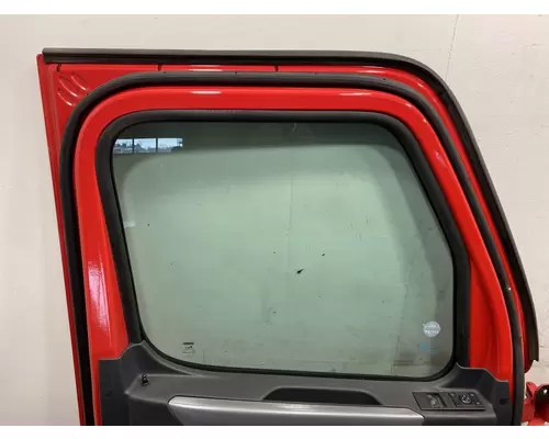 FREIGHTLINER Cascadia 126 Door Assembly, Front