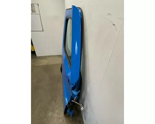 FREIGHTLINER Cascadia 126 Door Assembly, Front