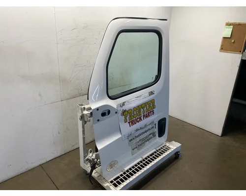FREIGHTLINER Cascadia 126 Door Assembly, Front