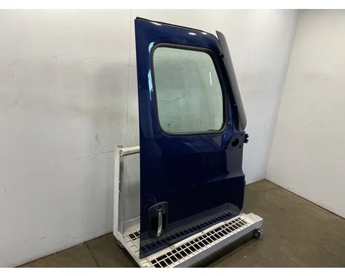 FREIGHTLINER Cascadia 126 Door Assembly, Front