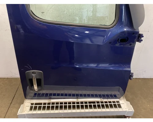 FREIGHTLINER Cascadia 126 Door Assembly, Front